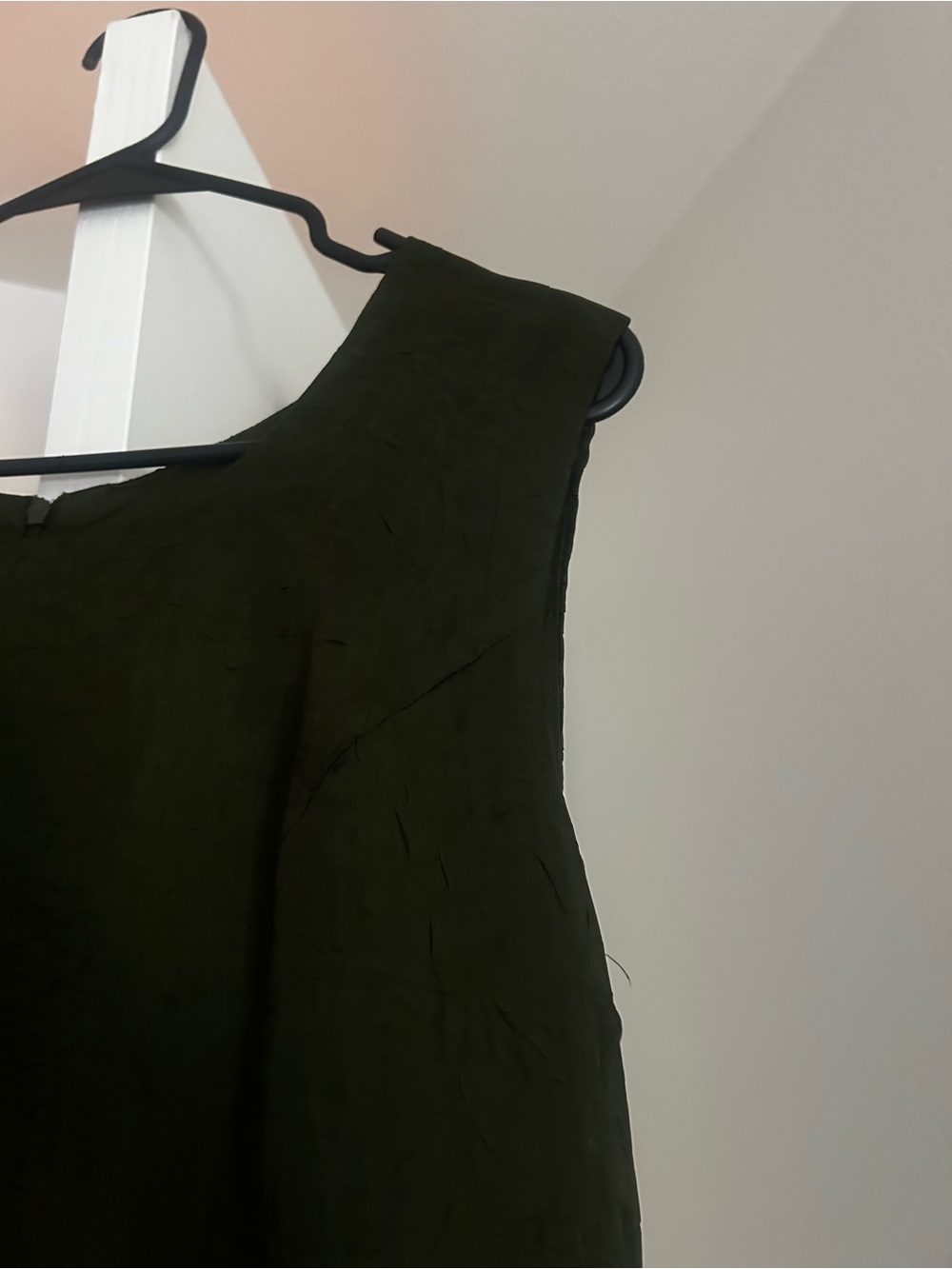 R&M Richards Sleeveless Textured Midi Dress in Dark Green - Picture 4 of 11